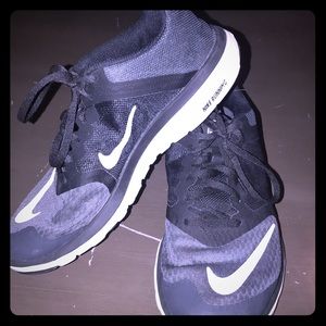 Black FS Lite Run 3. Size 7.5